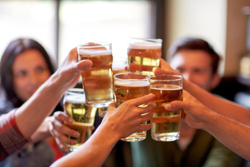 夢占いその3:ビールで乾杯する夢