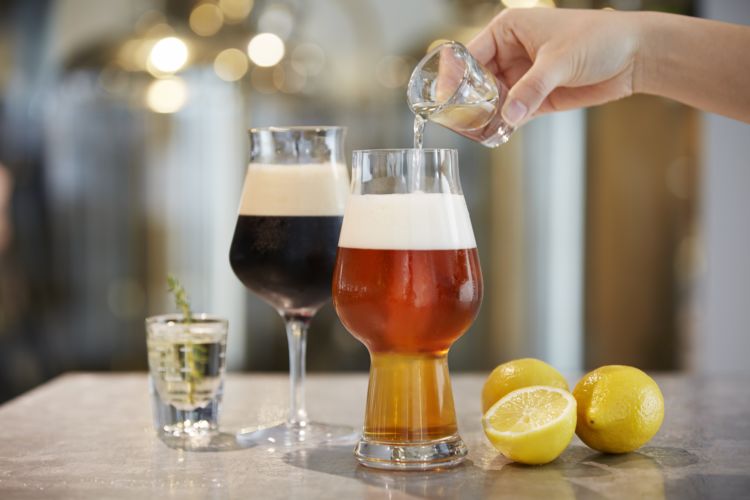 こだわりのアウグスビールは6種類。自分好みにアレンジOK!