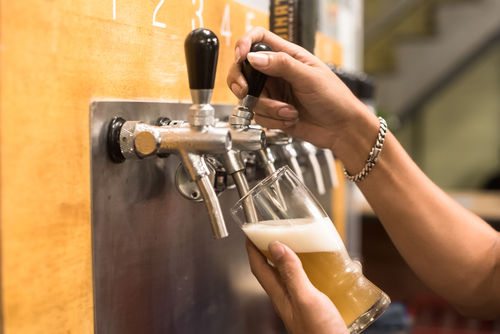 東京でビール好きのあいだで人気の「ブルーパブ」とは?