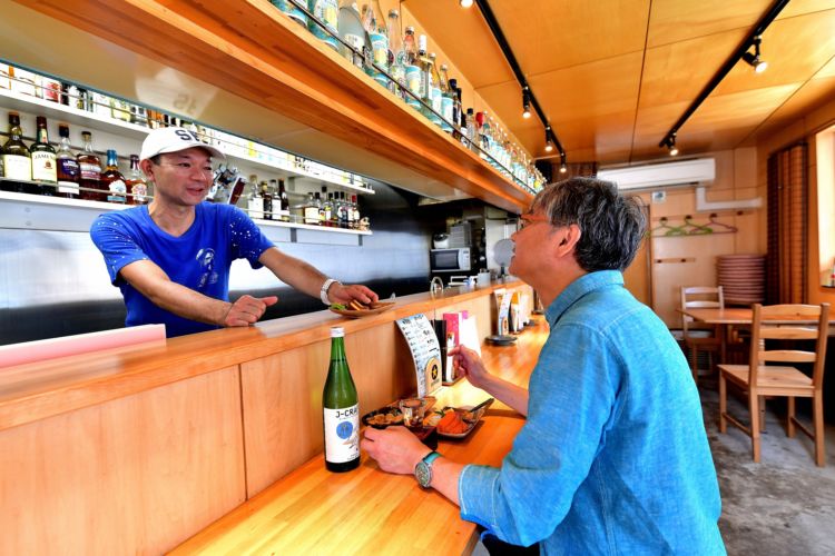 <J-CRAFT SAKEが飲めるお店>東京都西東京市「りすの道」 手作り燻製には『青墨おしどり』