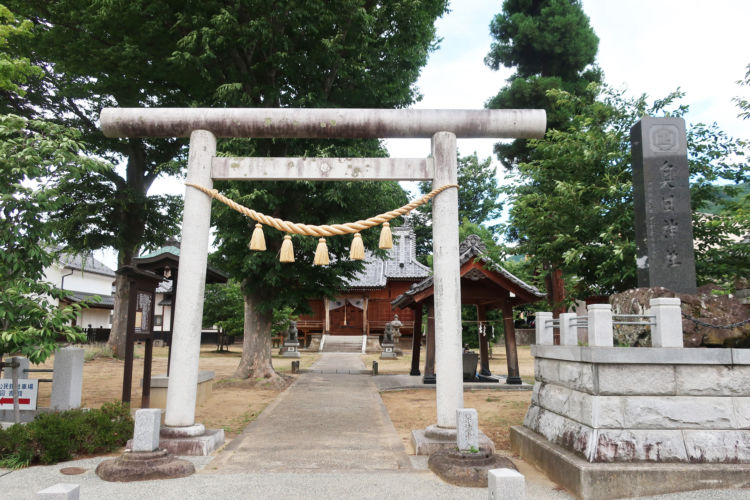 本社のすぐ裏手にある奥田神社は、須坂藩主を祀った神社