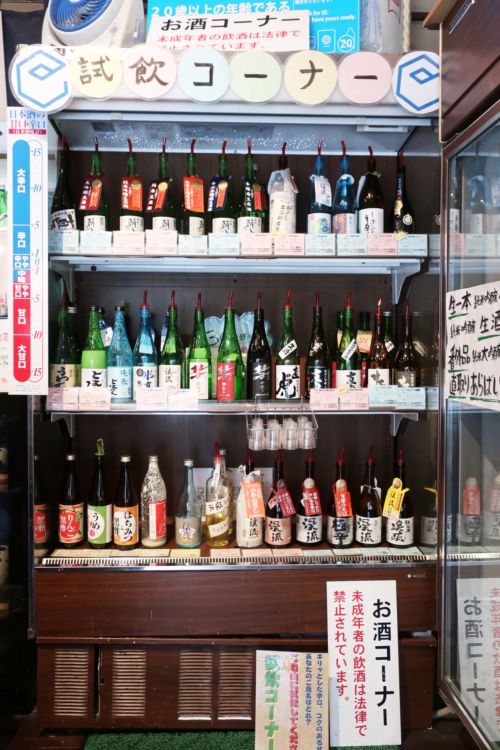 直営店の店内ではたくさんのお酒が試飲できます。