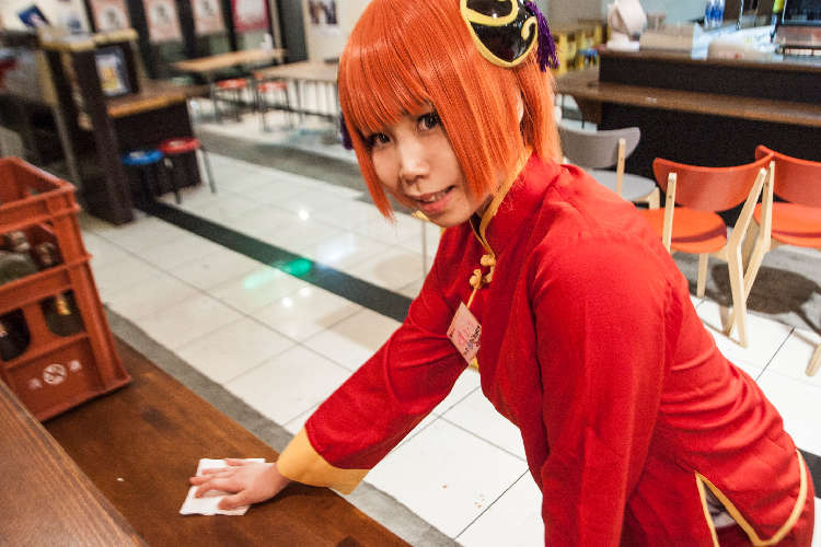 なりきりコスプレでたのしめる「フードコート系居酒屋」