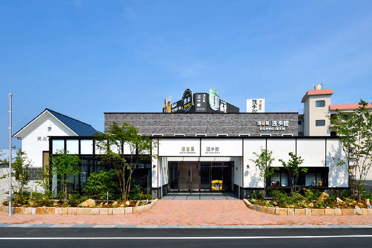 岡山の酒蔵見学のあとはレストランで乾杯!