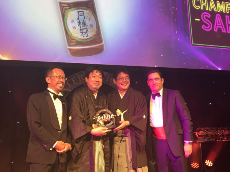月桂冠の常務取締役・大倉博氏が式典に臨みました。