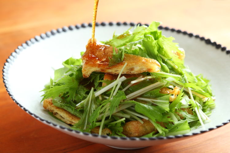 和風クルトンのサクサク食感がたのしい!「水菜と油揚げのおつまみサラダ」