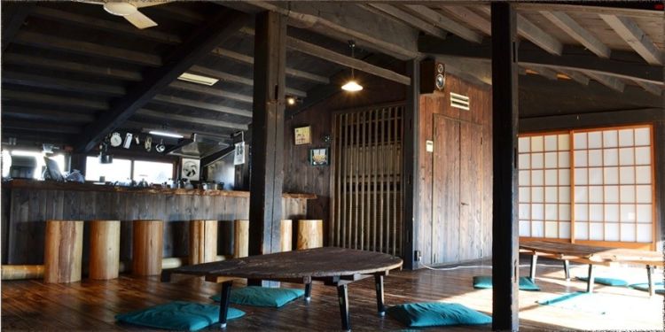 「養老」をたのしむなら蔵に併設のカフェ「酒蔵 櫂」へ