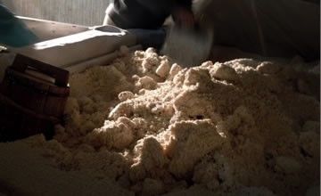 「天の川」は常圧蒸溜と貯蔵にこだわった麦焼酎