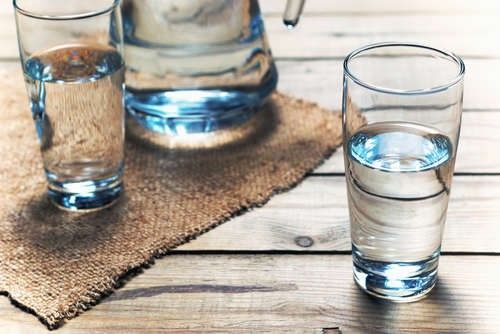 ストレートを飲む際に欠かせないチェイサーとは?