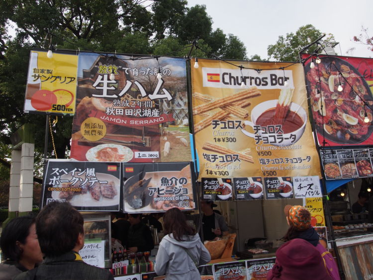 アヒージョやタコのガリシア風など各店自慢の料理がたくさん