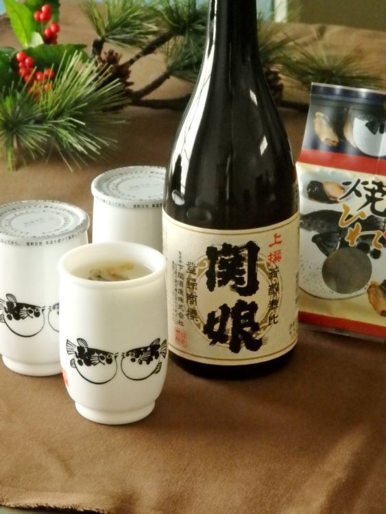 料亭にいる気分! お家で本格的な“とらふくのひれ酒”をたのしもう