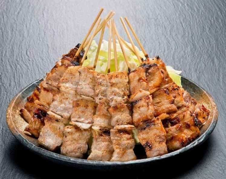 博多の一品料理やお酒を思いっきりたのしめる「うどん酒場」