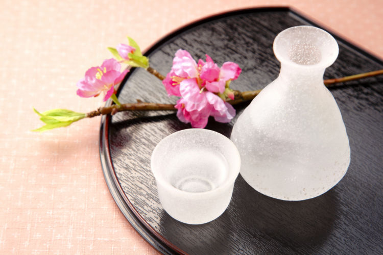 日本酒を結婚祝いに! その理由と選び方