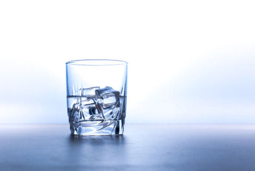 「和らぎ水」とは、いわば日本酒版の「チェイサー」