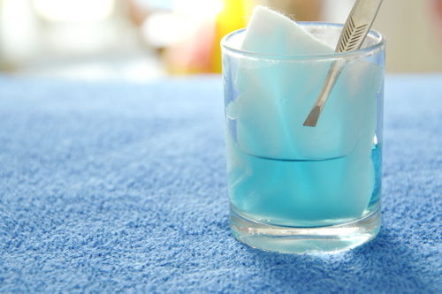焼酎で消毒するよりも、消毒薬を使うべき