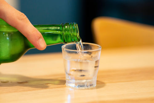 焼酎のルーツとされるタイの酒「ラオカオ」