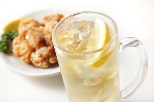焼酎は飲みやすい! ソーダや果汁で割って飲もう