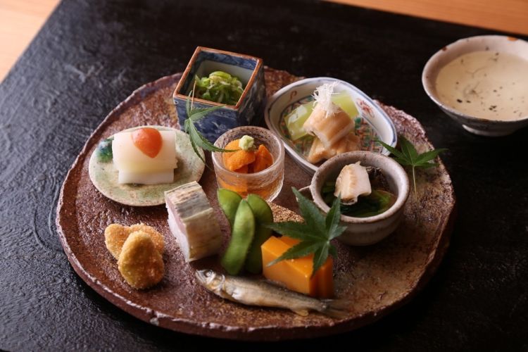 誰もがカンタンに日本酒をおいしくたのしめるオリジナル酒器
