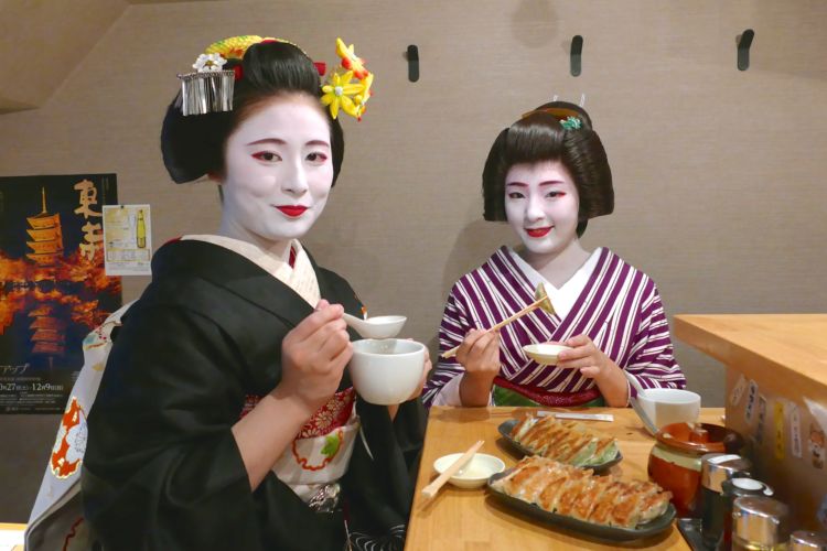 京都・祇園で行列ができる「ぎょうざ歩兵」の姉妹店が銀座にOPEN!