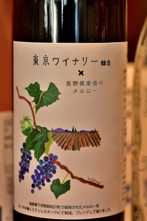 好評のエチケット(ラベル)のイラストは毎年書き手を変更。来年の絵柄が今から楽しみ。