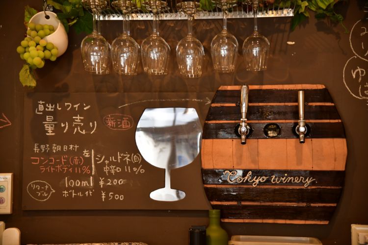 赤(コンコード)と白(シャルドネ)の2種を提供(その日の状況で変わる)。