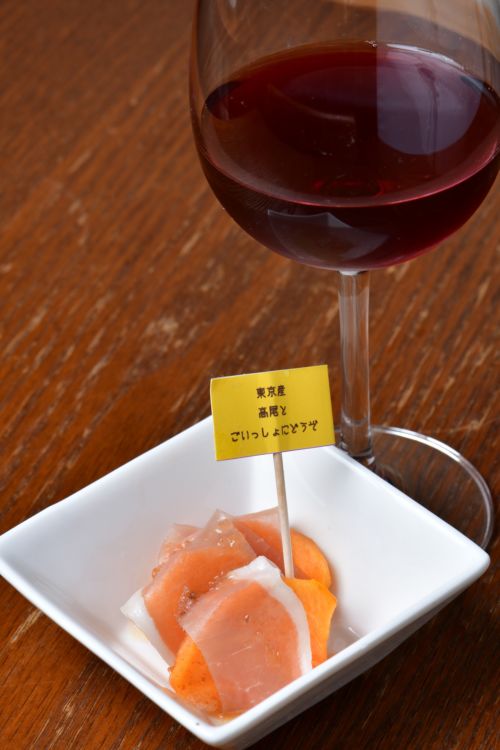 昼呑みセットは、グラスワインにおすすめのおつまみで600円とリーズナブル。