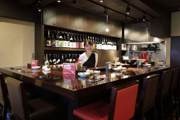 マーケティング、広報、のちに店主。 夢をかたちにした「焼酎女将」に、会いに行く。