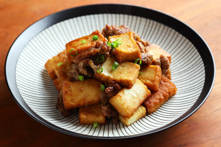 おつまみにも、ご飯にも合うボリュームおかず「豚と厚揚げの生姜焼き」