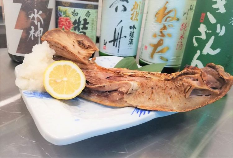 マグロの刺身や煮付け、焼き、炙り、揚げなどメニューも多彩!