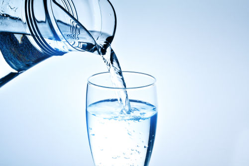 チェイサーをワインとともに飲む意味と役割は?