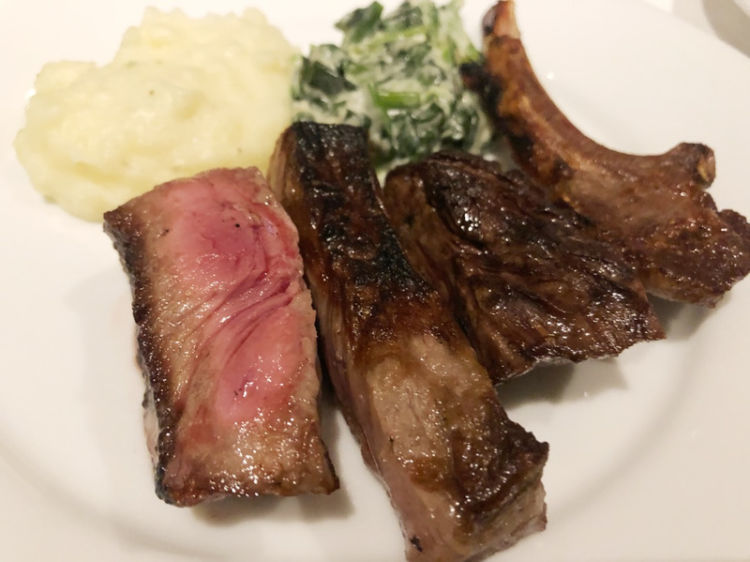 ●ワイン:ブエナ・ビスタ・ピノ・ノワール お肉部位:ハラミと和牛 ●ワイン:ジョエル・ゴット・カベルネ・ソーヴィニョン お肉部位:USサーロイン、ラムチョップ