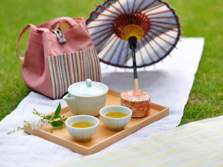 「春のチャドコロバー」では、緑茶ジンや花茶ジンをどうぞ