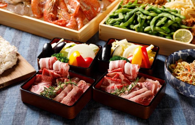 バーベキュー(アンガス牛ロース、アンガス牛バラ、豚バラ、鶏もも肉、野菜の盛り合わせ)+通常ドリンク飲み放題+ビュッフェ