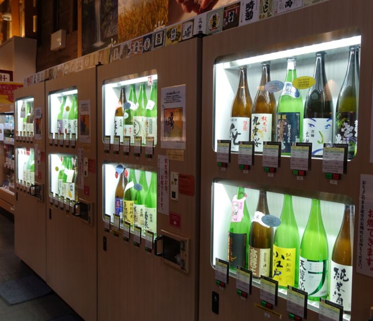 有料試飲機にずらりと並ぶ酒は、何と40種類