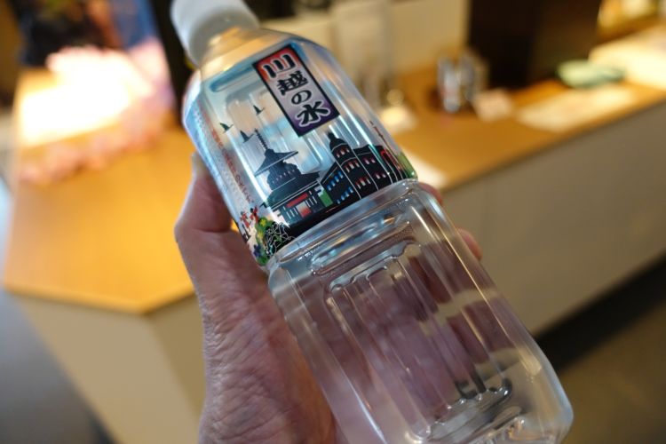酒と一緒に飲む水を“和(やわ)らぎ水”と言います。こちらも1メダル。