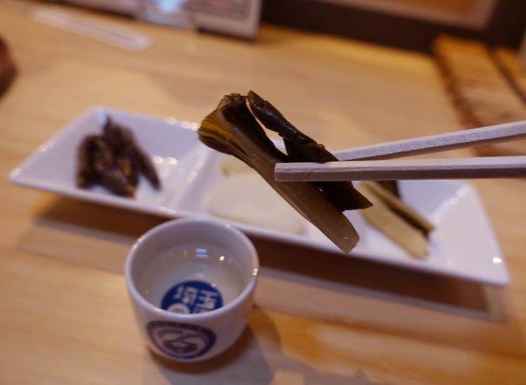 この日の『つけもの 3種もり』(2メダル)は、酸味が利いていて燗酒にぴったり。