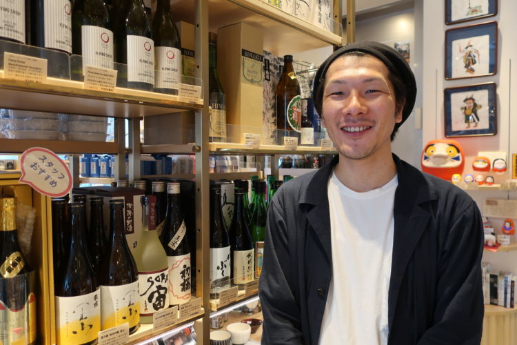 きき酒師、ソムリエの資格を持つ竹岡支配人。 お酒や食文化についての造詣が深く、分かりやすく解説してくれます。 「お酒も食材も、滋賀の生産者さんは皆さんとても魅力的。そのよさをお伝えしていきたいです」。