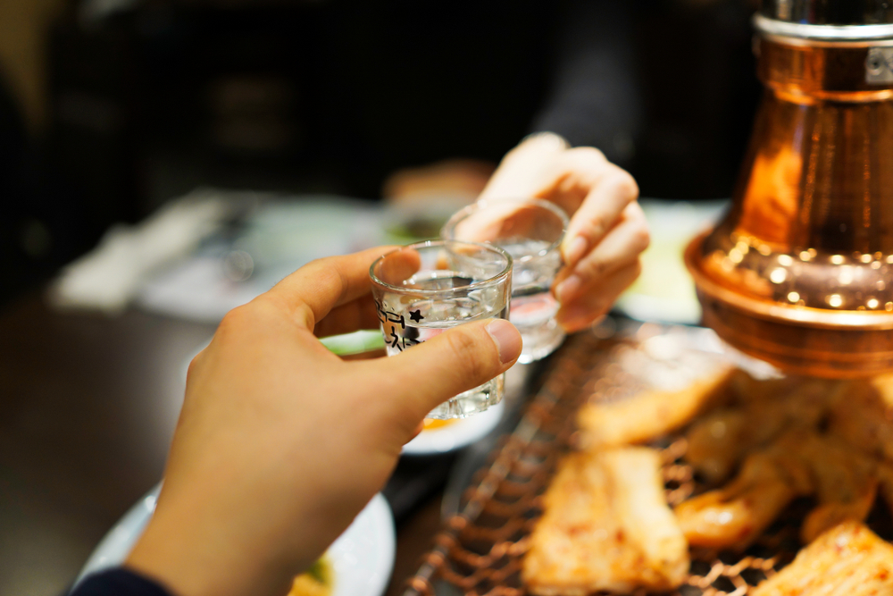 日本と韓国では異なるお酒の文化とマナー