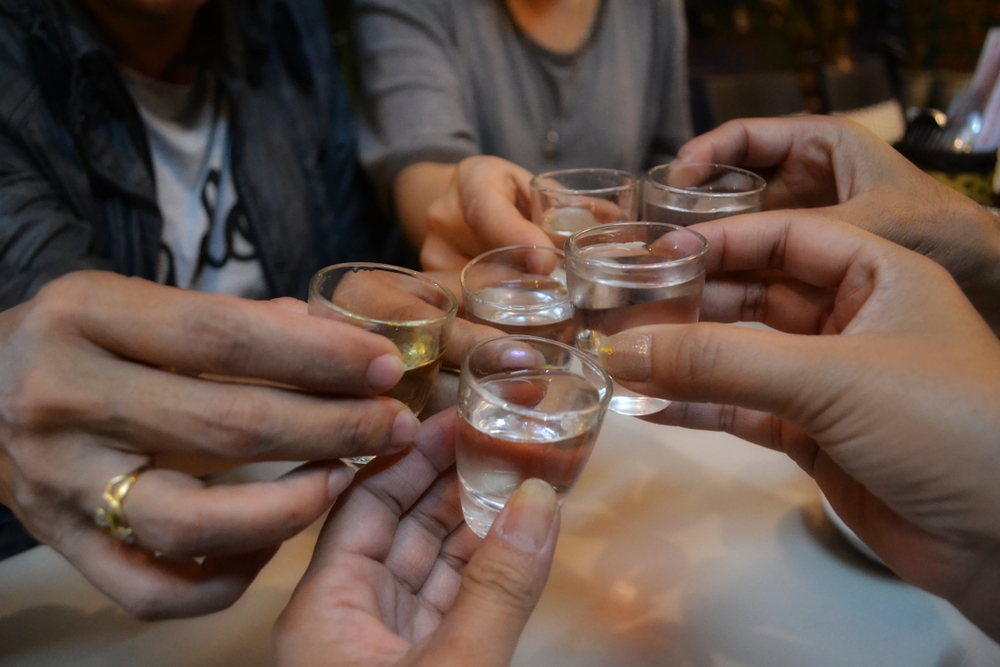 お酒の席でのマナーの違い