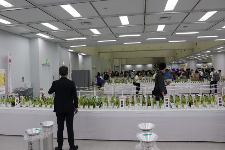 普段は飲めない日本酒を飲むことができる公開きき酒会
