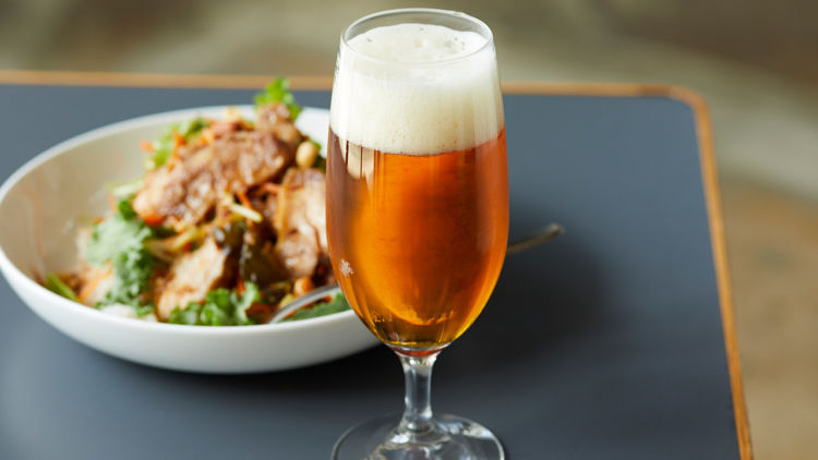 忙しい毎日。一息つきたいときは「DEAN & DELUCA CAFE」でクラフトビールを!