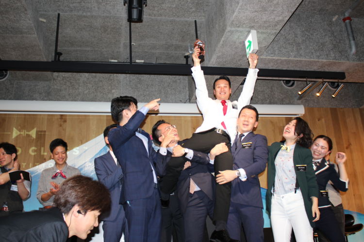 エンターテインメントとプロフェッショナルを兼ね備えたこの競技において吉田氏は本年の総合優勝に輝き、9月にスコットランド・グラスゴーで開催される世界大会への出場が決定しました。