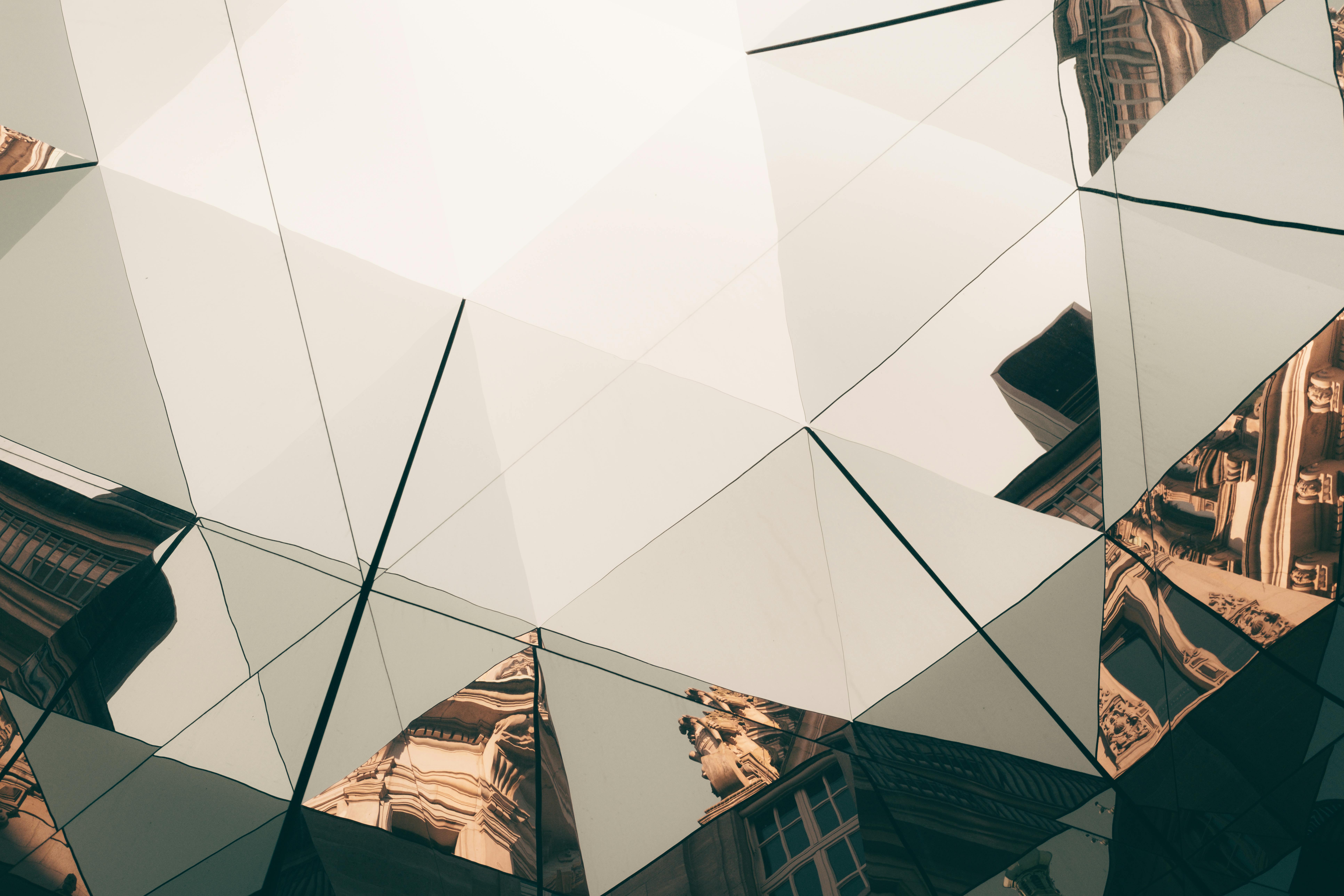 美元與比特幣為何大漲？對金融市場有什麼影響？ - TAROBO 大拇哥投顧