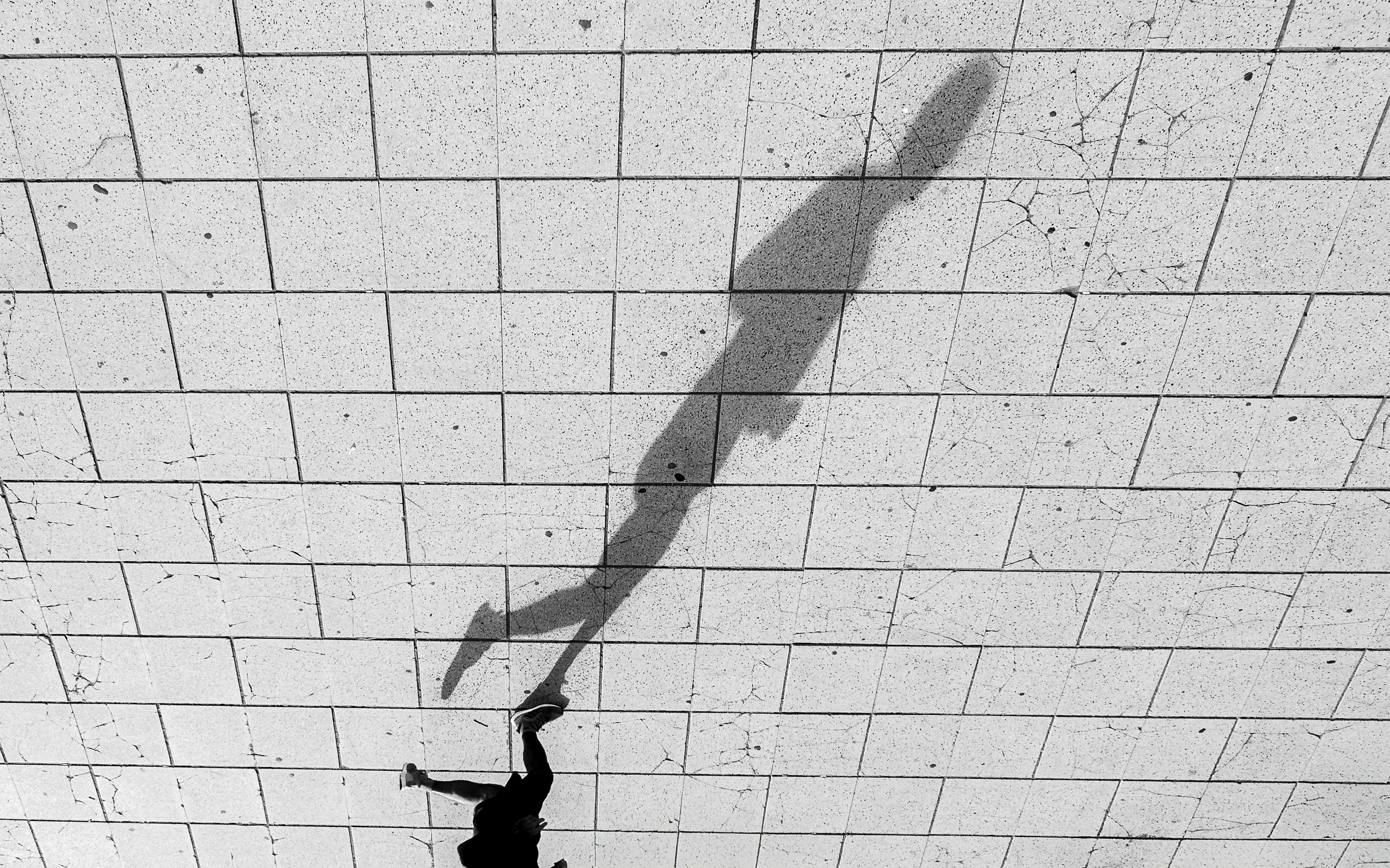 美元重貶7.4% ，川普關稅動搖全球信心- TAROBO 大拇哥投顧