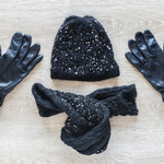 手袋とマフラーで大人かわいいコーデ術♪