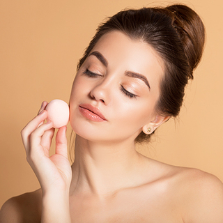 シワを目立たなくするためのファンデーション使い分け術