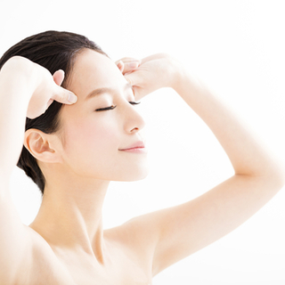 オフィスでもフェイスラインがすっきり！ おすすめマッサージ