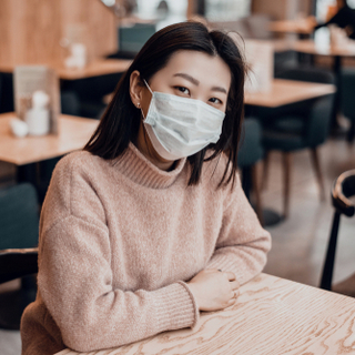 崩れにくい！ マスクに負けないベースメイク