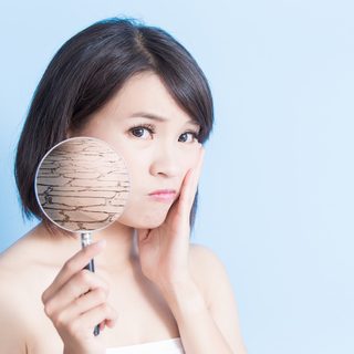 夏に起こりやすい角質肥厚とは