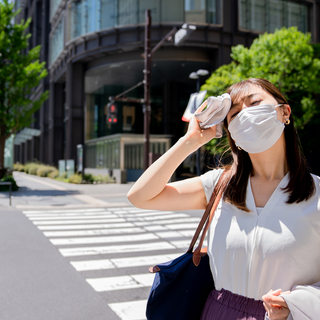 紫外線や摩擦が原因となるたるみとは？対策についても解説